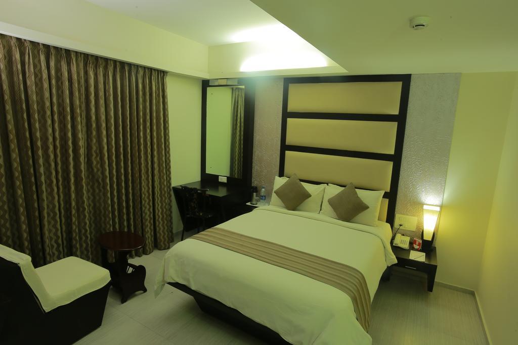 Pattom Royal Hotel Thiruvananthapuram Zimmer foto